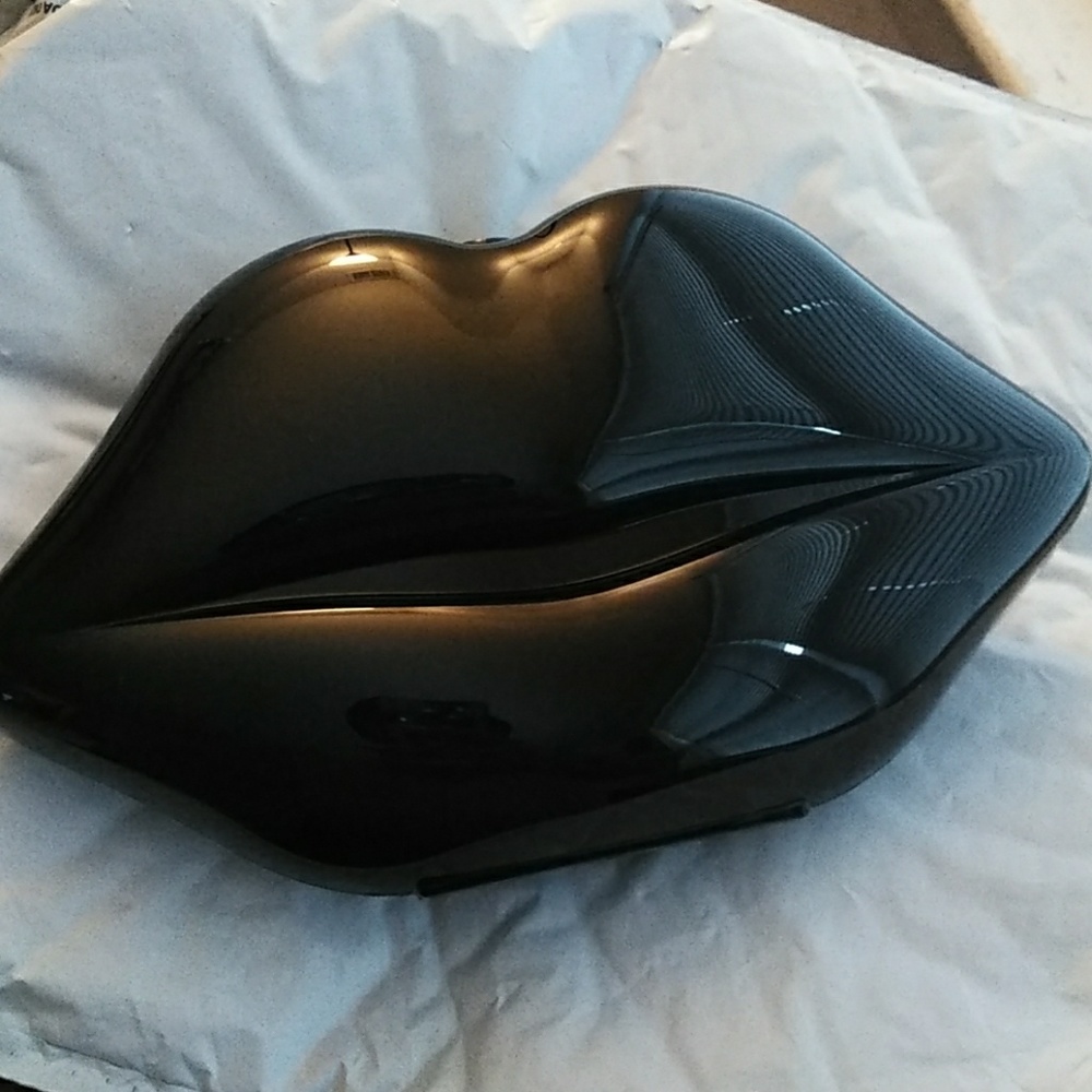 Lip Clutch